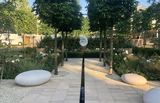 lucy bravington show garden liz earle 