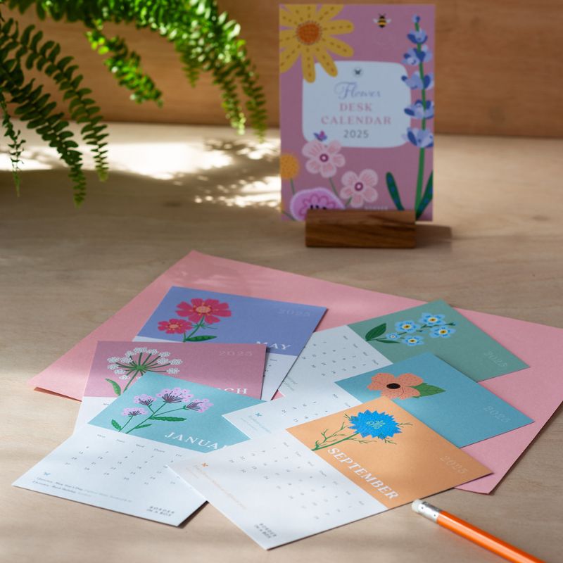 flower desk calendar with loose cards